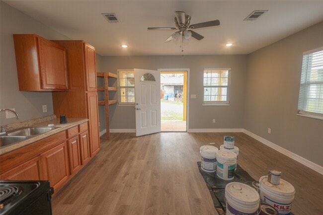 Building Photo - 23901 S Wildwood Dr