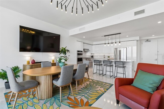 Building Photo - 400 Central Ave