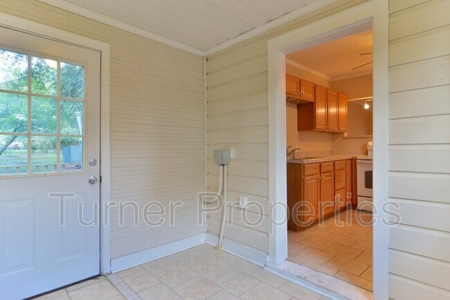 Building Photo - 2729 Kingswood Dr