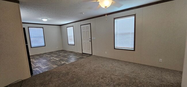 Building Photo - 261 Tulip Ln