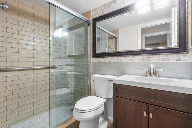 Building Photo - 18081 SE Country Club Dr