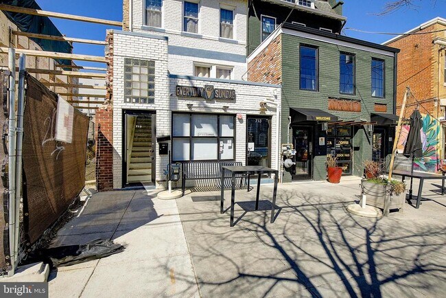 Building Photo - 738 Longfellow St NW
