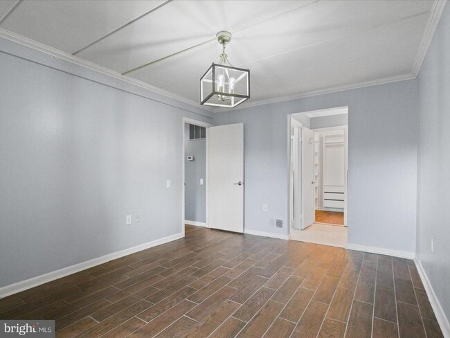 Building Photo - 1699 Kenwood Ave