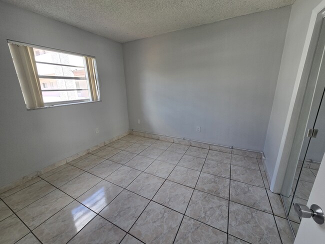 Building Photo - 120 ROYAL PALM Rd