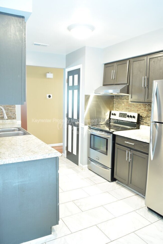 Building Photo - 826 Maywood Cir