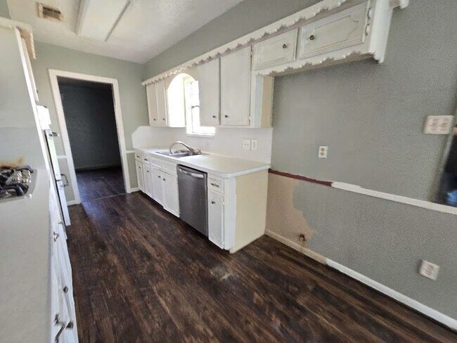 Building Photo - 1307 Cactus St