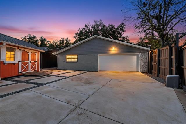 Building Photo - 4006 Mayflower Dr