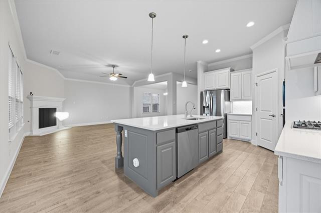 Building Photo - 15028 Gladstone Dr