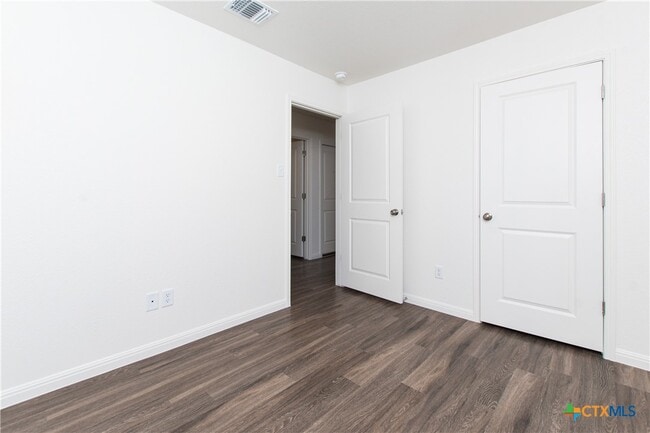 Building Photo - 5815 Betty Lou Dr
