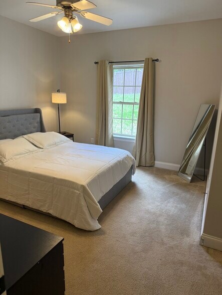 3rd Bedroom with black out curtains - 3218 Veterans Memorial Pky