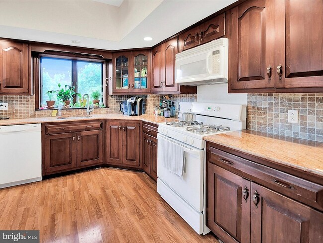 Building Photo - 3 Bells Mill Rd