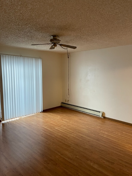 Building Photo - 932 E Washington St