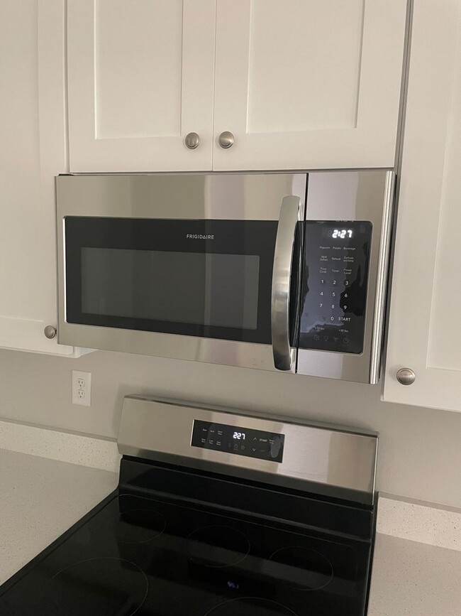 Building Photo - 409 Genesis Dr