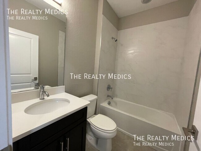 Building Photo - 279 Elm Ct