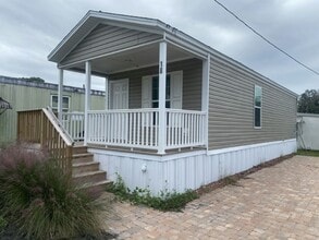 Building Photo - 1250 Lakeview Dr