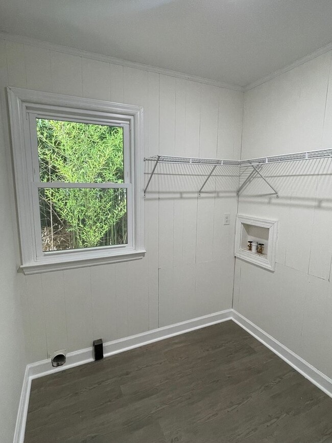 Building Photo - NEWLY RENOVATED 3 BED, 2 BATH BRICK HOME L...