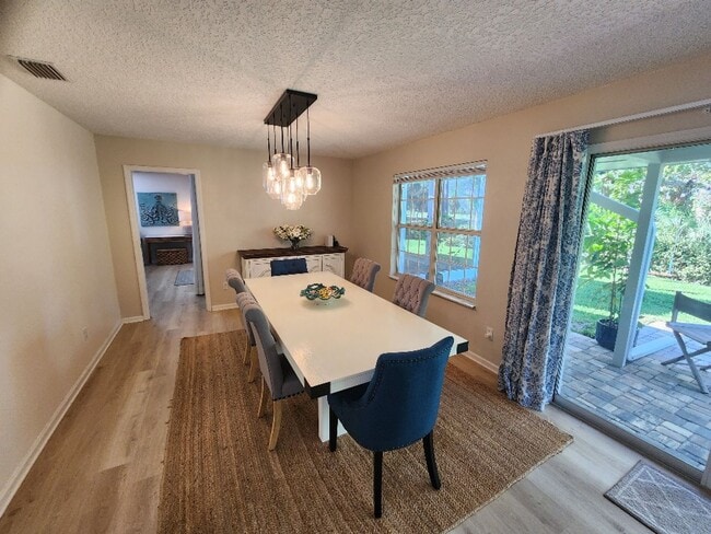Building Photo - Gorgeous Hidden Lakes 3/2/2 Home