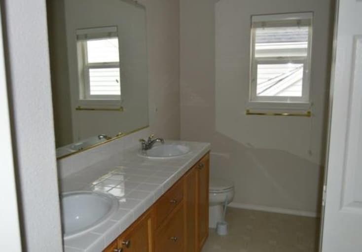 Building Photo - 1290 NE Margeaux Pl