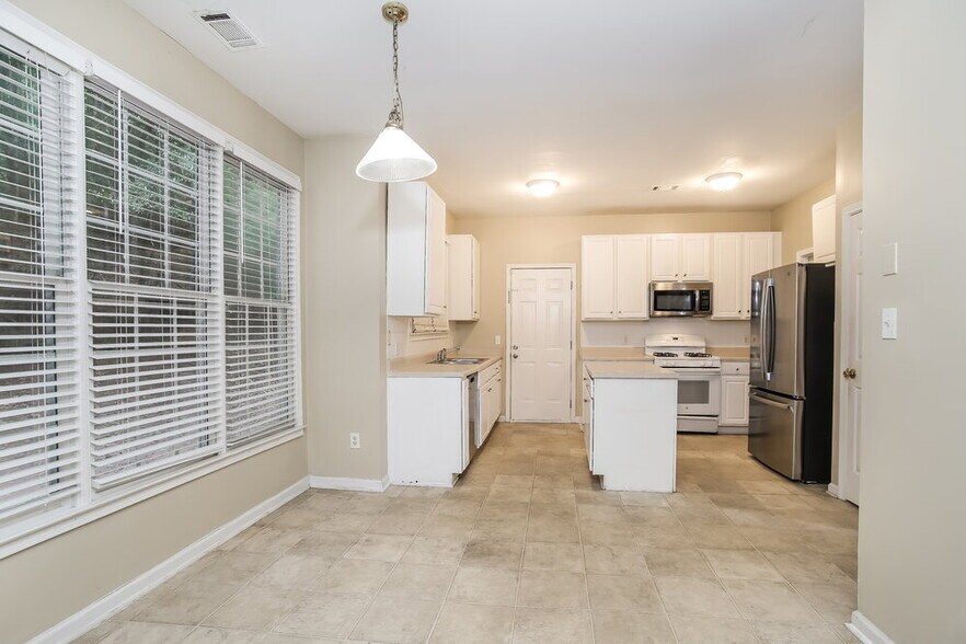 Building Photo - 5111 Staplehurst Ln