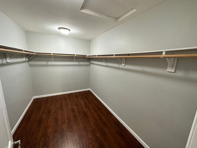 Building Photo - 4BD/3BA, Pool!! BIG house, 1800sqft!! (Lea...