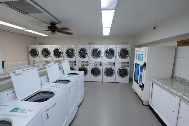 Building Photo - 1615 Hotel Cir S