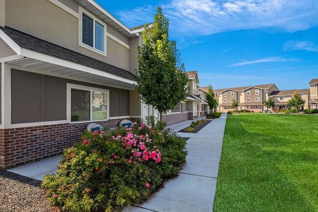 Building Photo - Gorgeous 3-Story 2021 Payton Model Townhom...