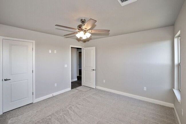 Building Photo - 7616 Woodford Ave