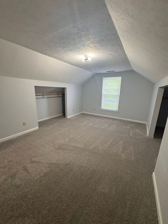 Building Photo - 3 Bd 1.5 Bath Single Family Home