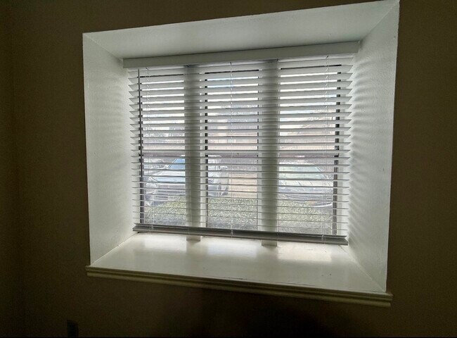 Building Photo - 2920 Cambridge Ln