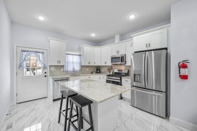 Building Photo - 207 68th St