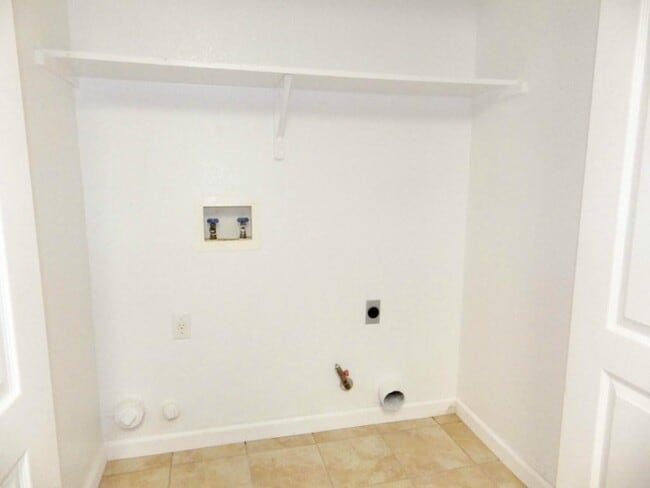 Building Photo - 11901 Swearingen Dr