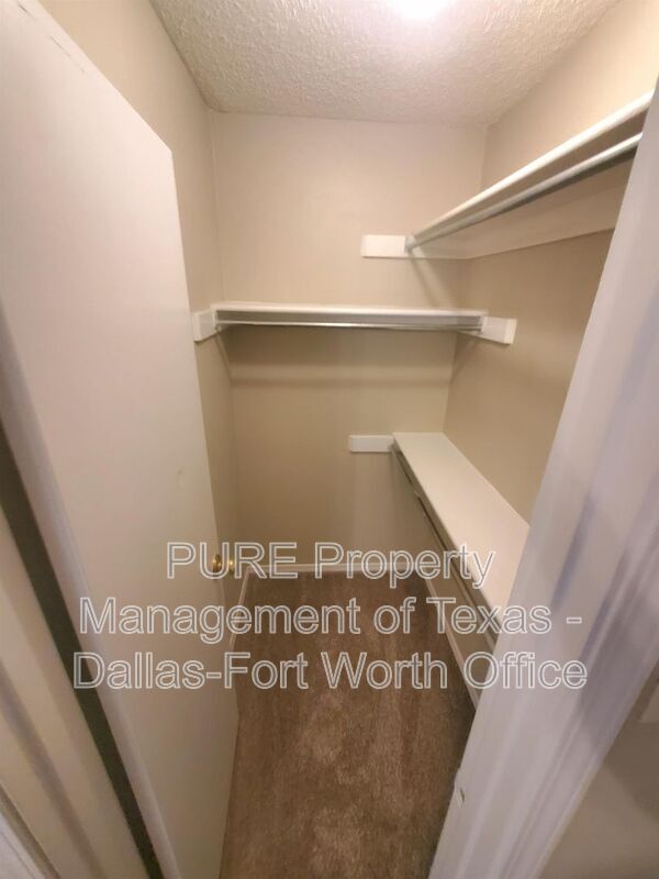 Building Photo - 18333 Roehampton Dr