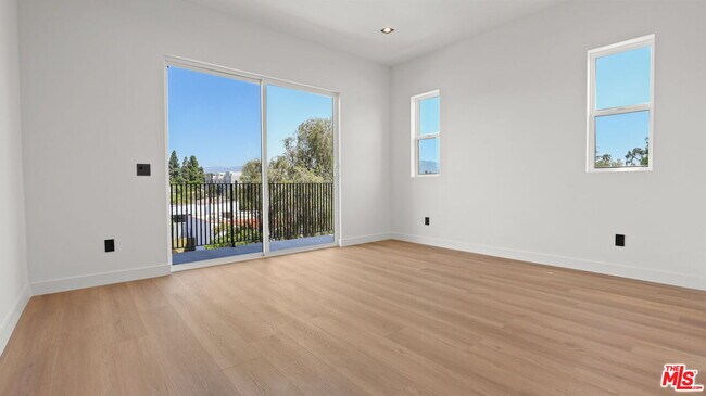 Building Photo - 10842 Peach Grove St