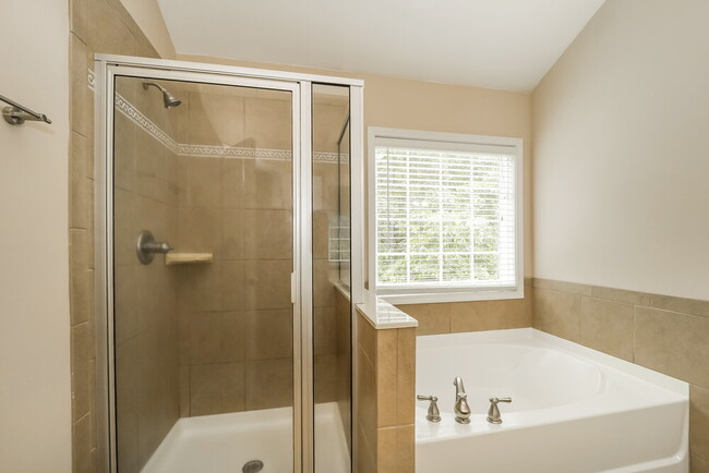 Building Photo - 529 Crestmont Ln