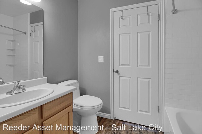 Building Photo - 6002 Liberty Oaks Cove