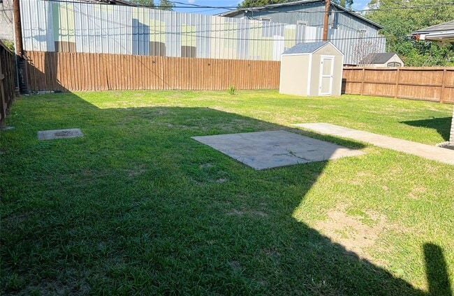 Building Photo - 3515 Castledale Dr