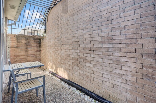 Building Photo - 9424 Bassoon Dr