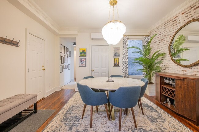 Building Photo - Stunning 2 BR/2 BA Condo in Dupont Circle!