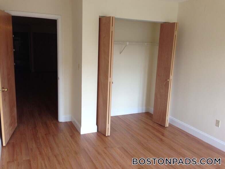 Building Photo - 1126 Boylston St