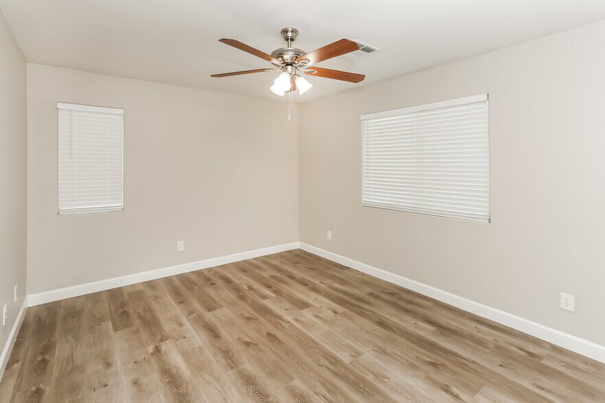 Building Photo - 8029 N Quilted Bear St