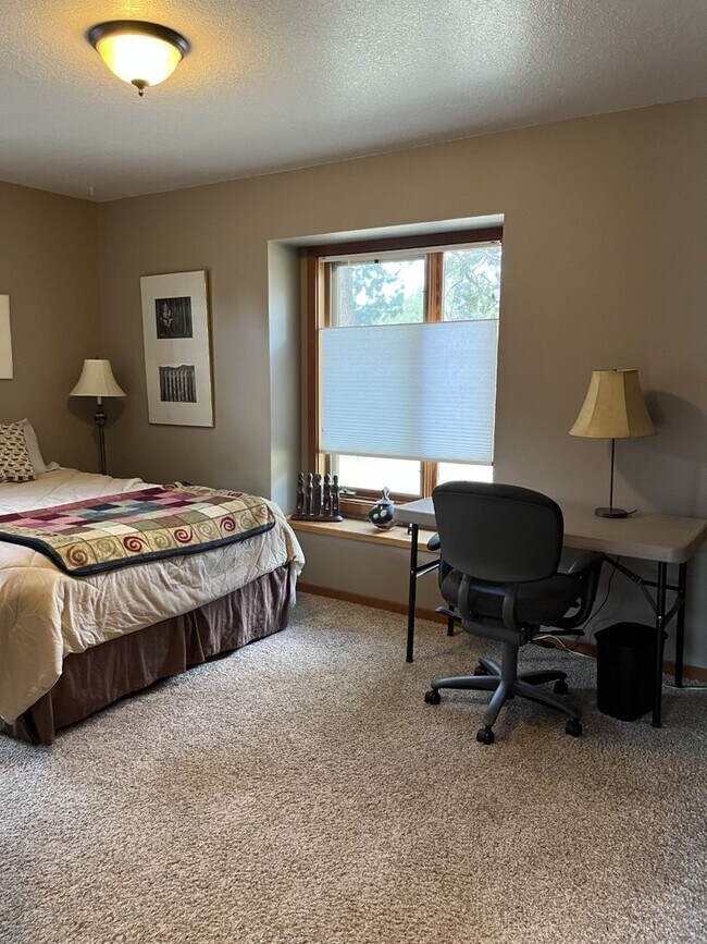 Building Photo - SEASONAL FURNISHED SHORT TERM RENTAL Offer...