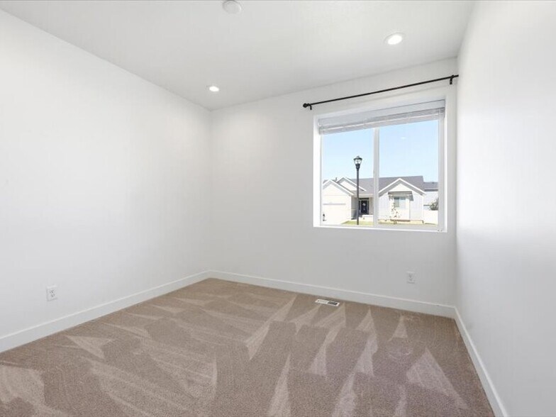 Building Photo - 1681 S 1110 E