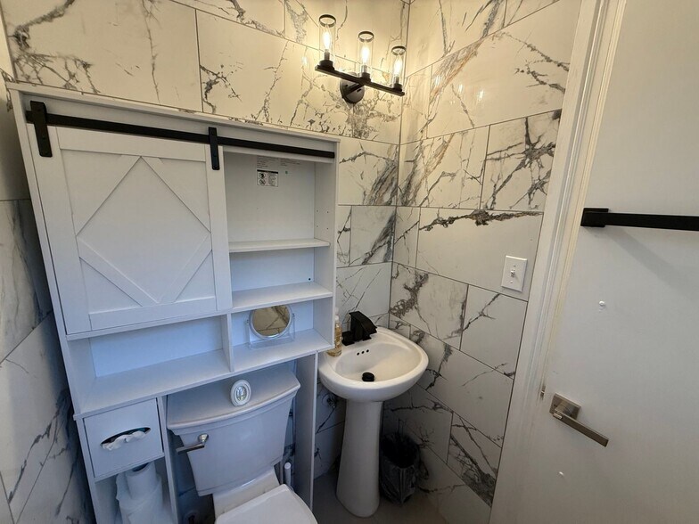 Building Photo - 2668 Madden Dr