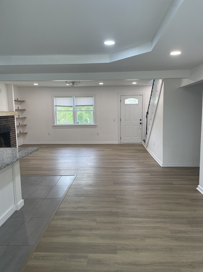 Building Photo - 6906 Kingston Dr