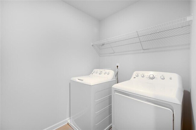 Building Photo - 7095 Gladstone Cir