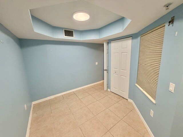 Building Photo - 7028 Sevilla Ct