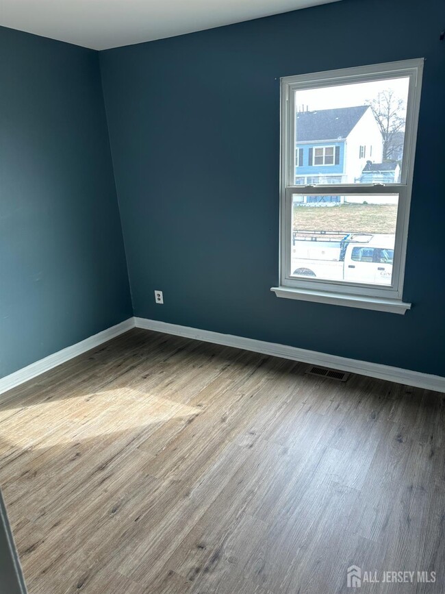 Building Photo - 7 Logan Ct