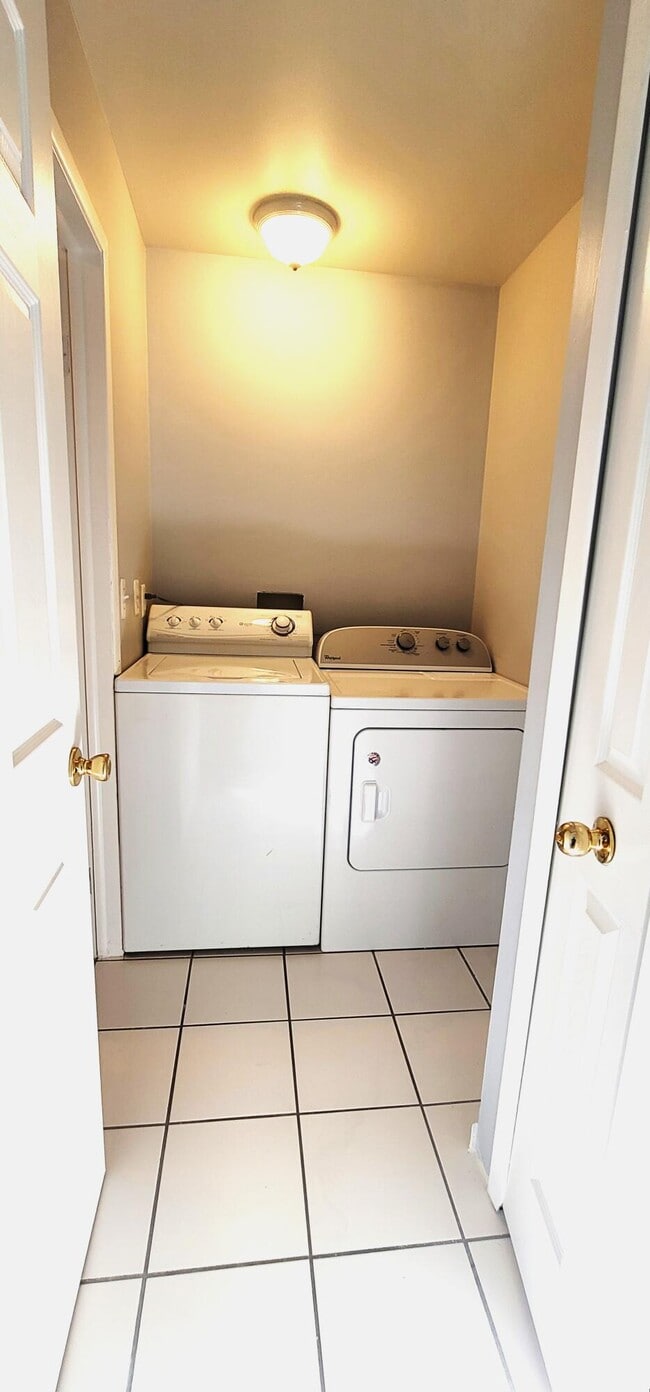 Building Photo - 38255 Fairway Ct