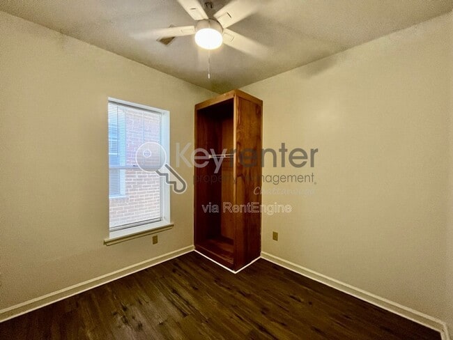 Building Photo - 77 E 17th St