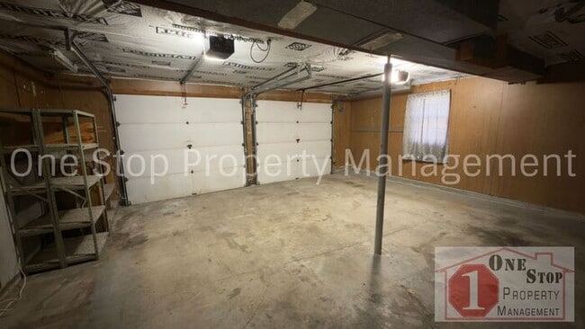 Building Photo - Beautiful Split Level Home w/ 4 Bedroom an...